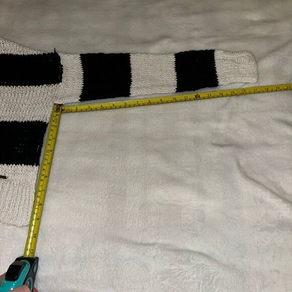Hollister Size Small Black White Stripe Crop Sweater Intentionally Distressed - Picture 9 of 9